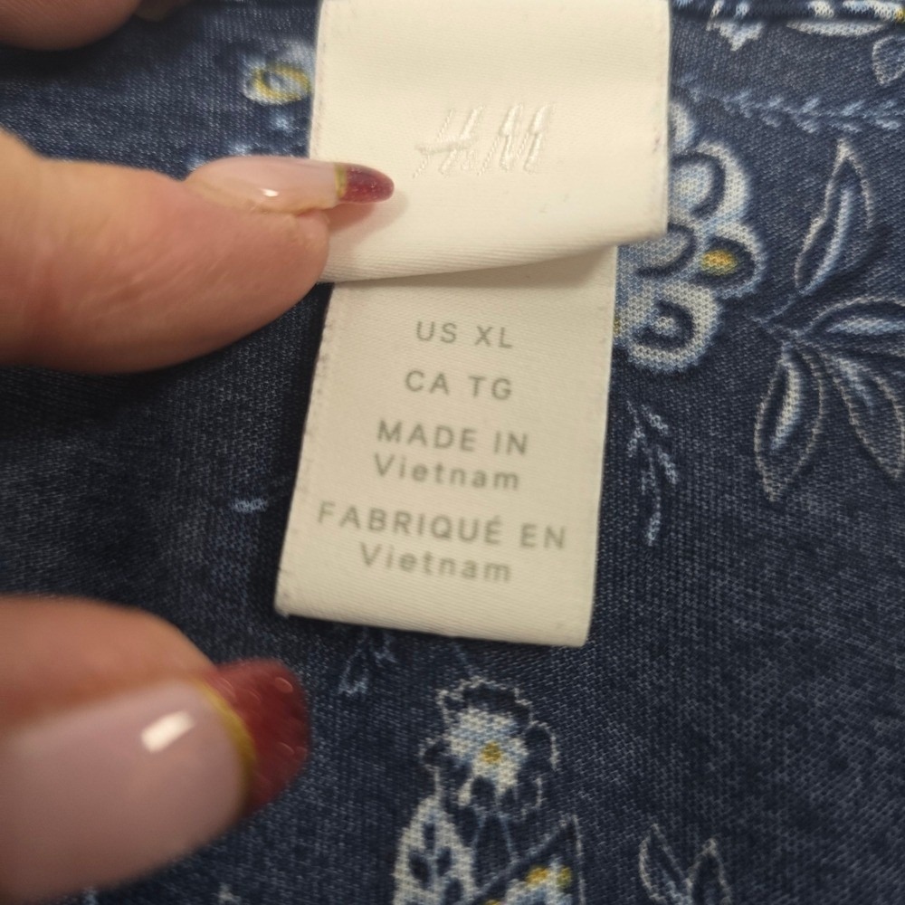 HM Navy Blue Floral V-Neck Button Front Blouse Top Womens Size XL Long Sleeve - Picture 5 of 6